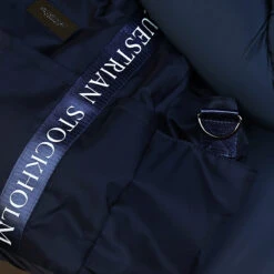 Poetstas Equestrian Stockholm Performance Modern Tech Navy Donkerblauw -Roeckl Verkoop poetstas equestrian stockholm performance modern tech navy donkerblauw 1500x1500 183115